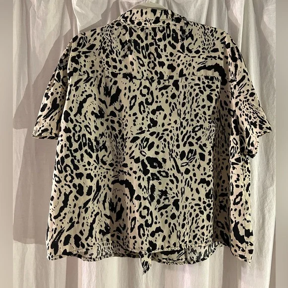 Nasty Gal Leopard Print V-Neck Button Blouse Top – Size 18 - Picture 2 of 4